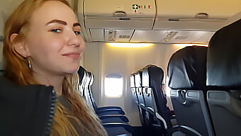 Experiencia Pov Con Una Seductora De Avión Público