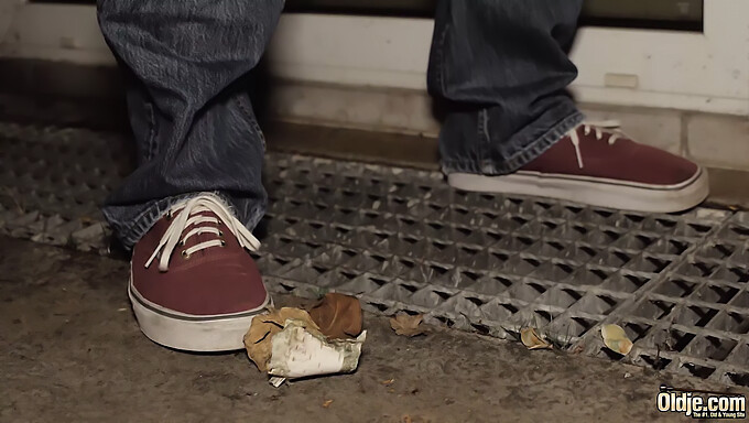 Cavalgada Hardcore E Pau Grande Gozando Neste Vídeo De Adolescente